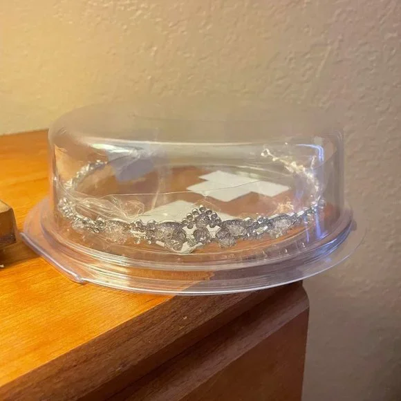 New, never worn Wedding Dress - Picture 5 of 5